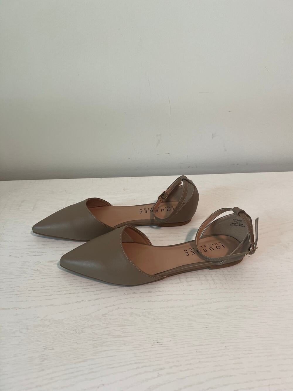 Journee Collection Reba Taupe Ankle Strap Pointed Toe Flats sze 6